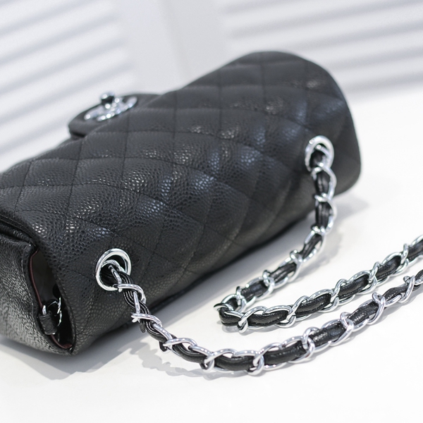 シャネルバッグ角部分ディテール